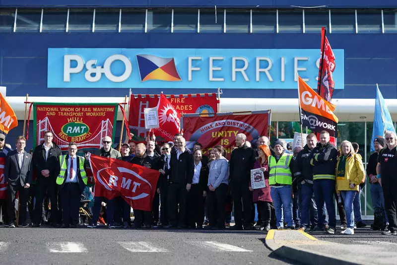 Ostra krytyka P&O Ferries po zwolnieniu 800 pracowników. Kolejki w portach w UK