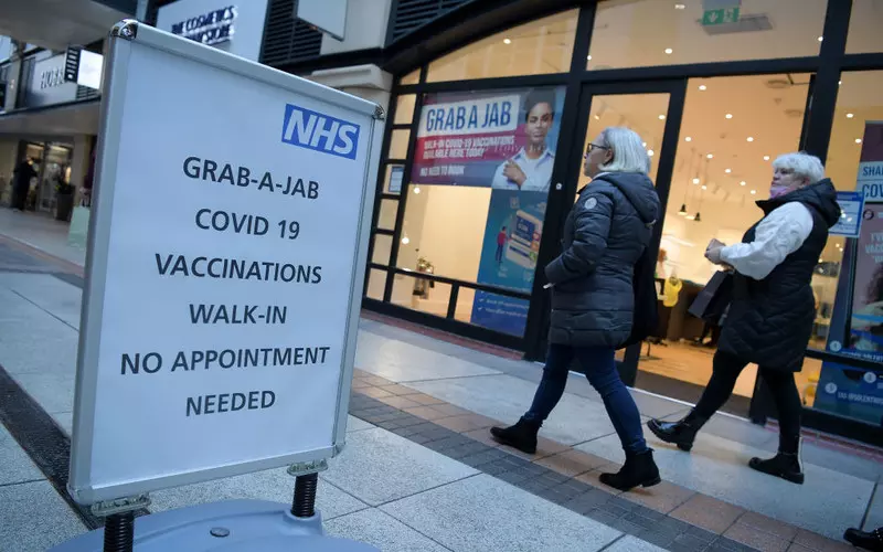 Anglia: NHS rozpoczyna program szczepień drugim boosterem
