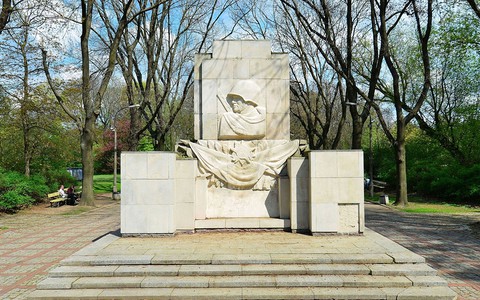 Russia warns Poland because of destruction of Soviet memorials