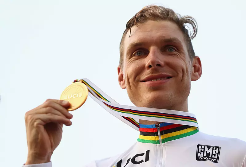 Niemiecki kolarz Martin wystawił na aukcji medal olimpijski, aby pomóc Ukrainie
