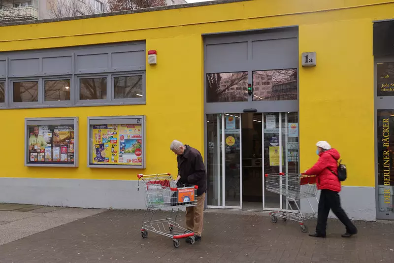 Niemcy robią zapasy z powodu wojny na Ukrainie, w sklepach dochodzi do incydentów