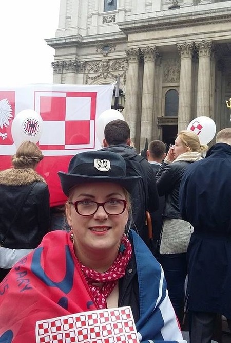 Polacy w Londynie znów będą nosić znaczek z flagą polskich lotników