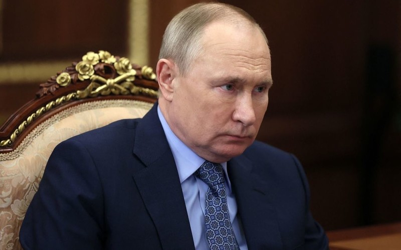 Czy Putin jest chory? "W podróżach regularnie towarzyszy mu onkolog"