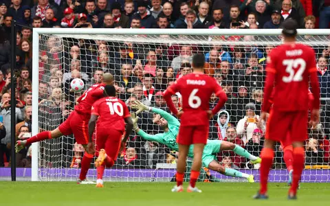 Premier League: Consistent wins for Manchester City and Liverpool.