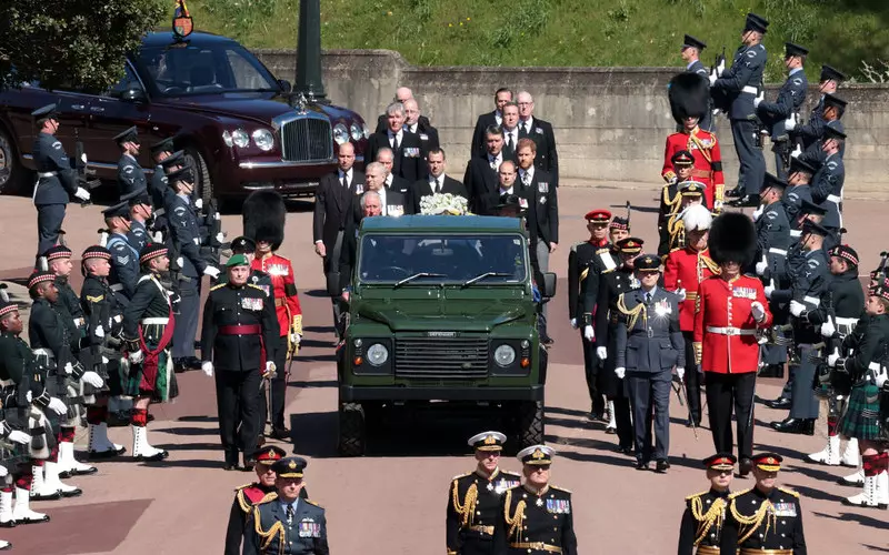 Media: Mandaty za imprezy na Downing Street przed pogrzebem księcia Filipa