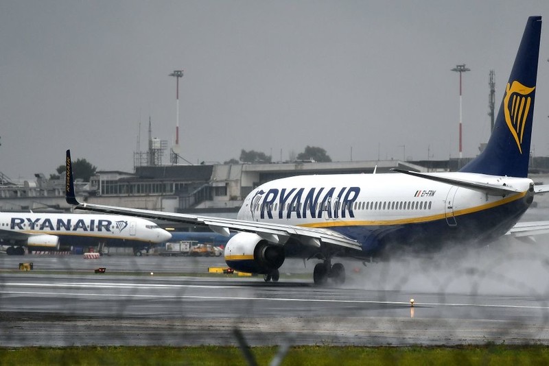 Ryanair to post at least £294m loss as passenger numbers recover