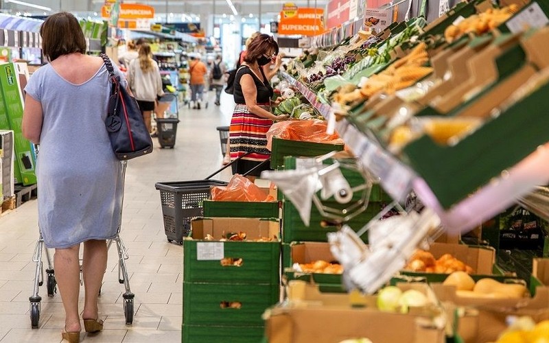 Polacy przestraszeni drożyzną. Przed świętami ruszą w pogoń za promocjami