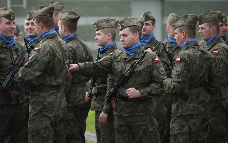 "Rzeczpospolita": Większość Polaków chce krótkich kursów wojskowych