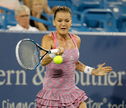 Agnieszka Radwanska reaches quarter-finals in Cincinnati