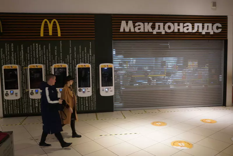 Rosyjska sieć fast-foodów, która zastąpi McDonald's prezentuje niemal identyczny wizerunek