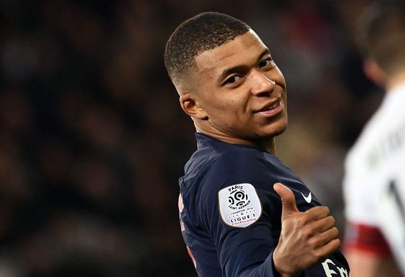 PSG to offer Mbappe a €25m 'clean' salary to keep Kylian at club