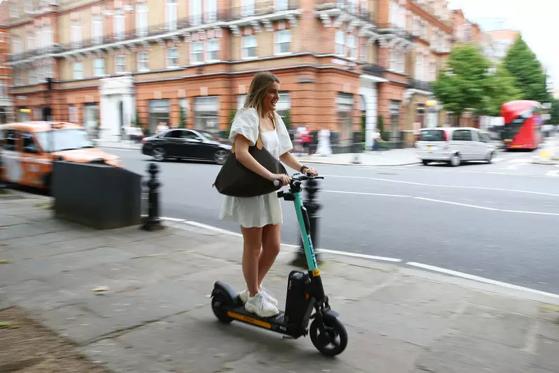 Londyn: Kamery mają zapobiegać jeżdżeniu e-hulajnogami po chodnikach
