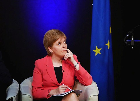 "Wszyscy obywatele UE w Szkocji powinni dostać karty rezydenta"