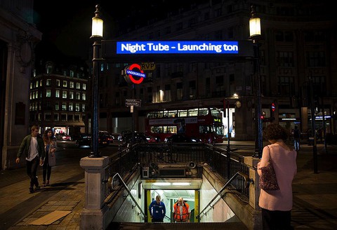 Londyn: "Fenomenalny start" nocnego metra (GALERIA)