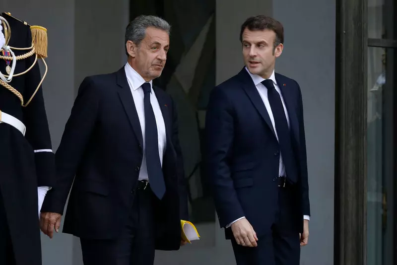 Były prezydent Sarkozy zagłosuje w II turze na Macrona, wzywa do stworzenia frontu przeciw Le Pen 
