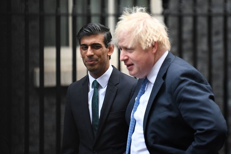 Boris Johnson and finance minister fined for breaking covid restrictions
