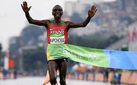 Rio Olympics 2016: Kenya's Eliud Kipchoge wins men's marathon