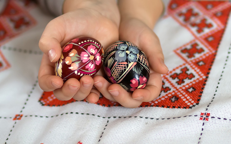 Culture expert: Looking at a traditional Easter egg today, we can see patterns that are 5 thousand