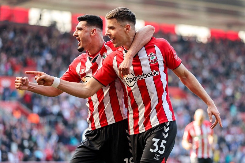 Premier League: Gol Bednarka z Arsenalem. Hat-trick Ronaldo