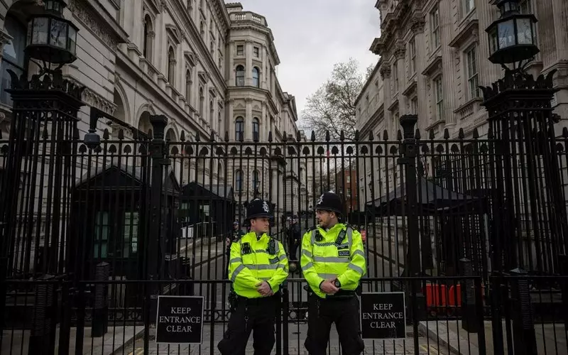 Man held on attempted murder after police threatened at Horse Guards