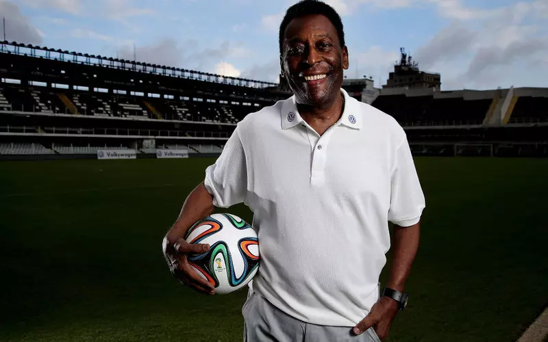 Pele has left the hospital but is still under the care of doctors
