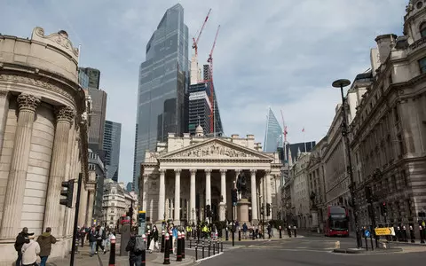 London to be warmer than Madrid at weekend but capital set for rain showers