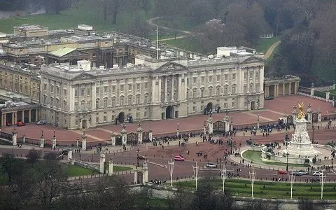 70ft 'Tree of Trees' to stand outside Buckingham Palace for Jubilee