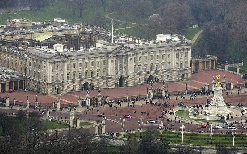 70ft 'Tree of Trees' to stand outside Buckingham Palace for Jubilee