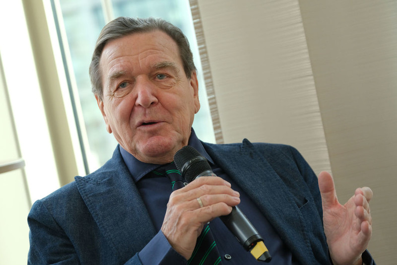 Były kanclerz Niemiec Schroeder przekonuje, że "Putin jest zainteresowany zakończeniem wojny"