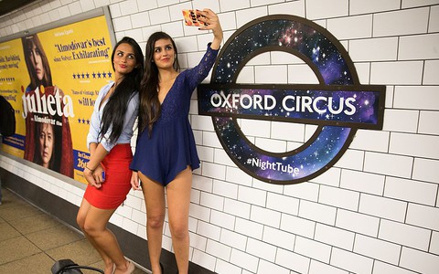 70 procent mieszkańców Londynu za zakazem selfie w miejscach publicznych
