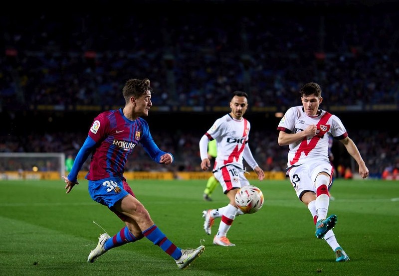Liga hiszpańska: Barcelona przegrywa z Rayo Vallecanio, Real Madryt punkt od tytułu
