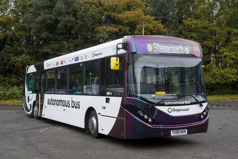 Pierwsze w Wielkiej Brytanii autonomiczne autobusy odbędą jazdy testowe po drogach Szkocji