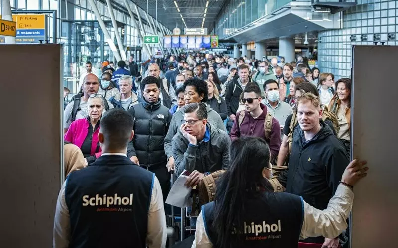 Holandia: Kolejny dzień chaosu na lotnisku Schiphol w Amsterdamie