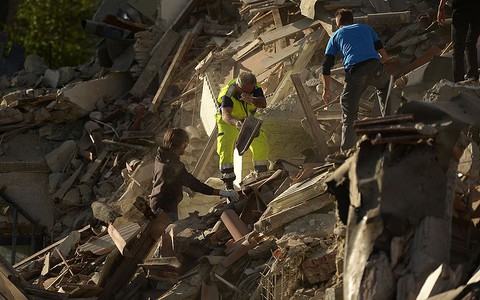 Trwa akcja ratunkowa po trzęsieniu ziemi we Włoszech. Już 63 ofiary śmiertelne