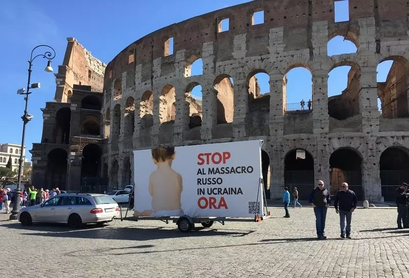 Włochy: Duże zainteresowanie polskim billboardem przed Koloseum w ramach akcji "Stop Russia now!"