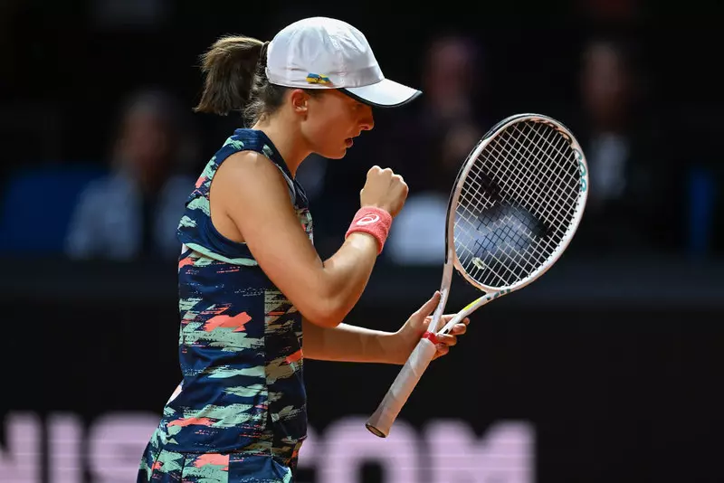 Turniej WTA w Madrycie: Świątek wycofała się z powodu kontuzji. Linette odpadła w kwalifikacjach