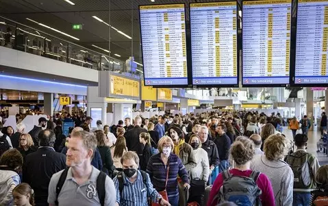 Brussels airport and Schipol airport need employees