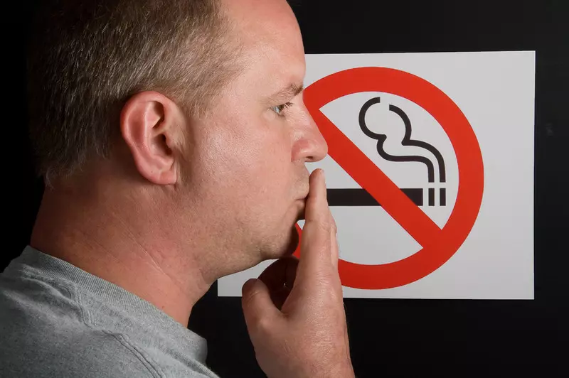 Całkowity zakaz palenia w UK przyniósłby pełne skutki dopiero za 40 lat
