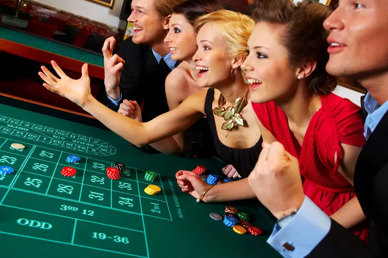 Loterie, zdrapki, ruletka, automaty. Znaczące wygrane mogą nasilać problemy z hazardem