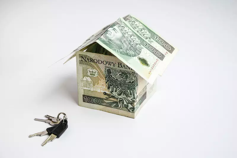 Eksperci: Pierwsze obniżki rat kredytów mieszkaniowych najwcześniej w 2023 r.