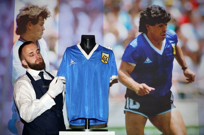 Le maillot de Maradona, dans lequel il a marqué « avec sa main