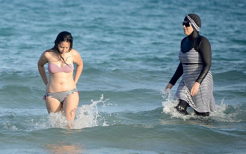 Burkini wraca na plażę. Kontrowersyjny zakaz zawieszony 