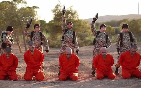 Wstrząsające wideo ISIS. Chłopcy dokonują egzekucji