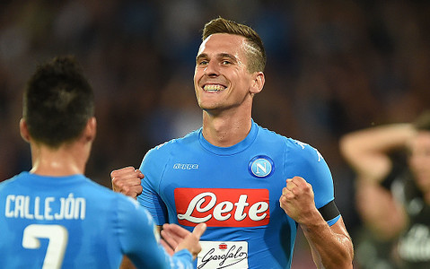 Arkadiusz Milik scores twice as Napoli beat nine-man Milan in thriller