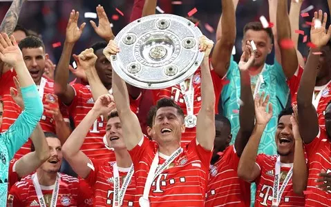 Bayern Munich celebrate Bundesliga title after draw with lowly Stuttgart