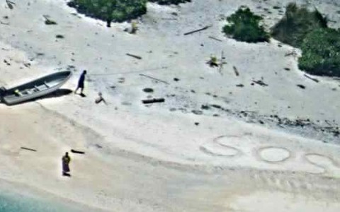 Rozbitkowie uratowani z bezludnej wyspy. Napisali na piasku "SOS"