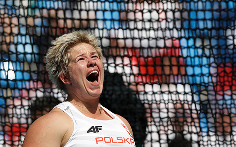 Wlodarczyk smashes women's hammer world record