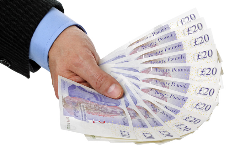 Nowe prawo finansowe w UK zapewni ochronę dostępu do gotówki i wsparcie dla ofiar oszustw