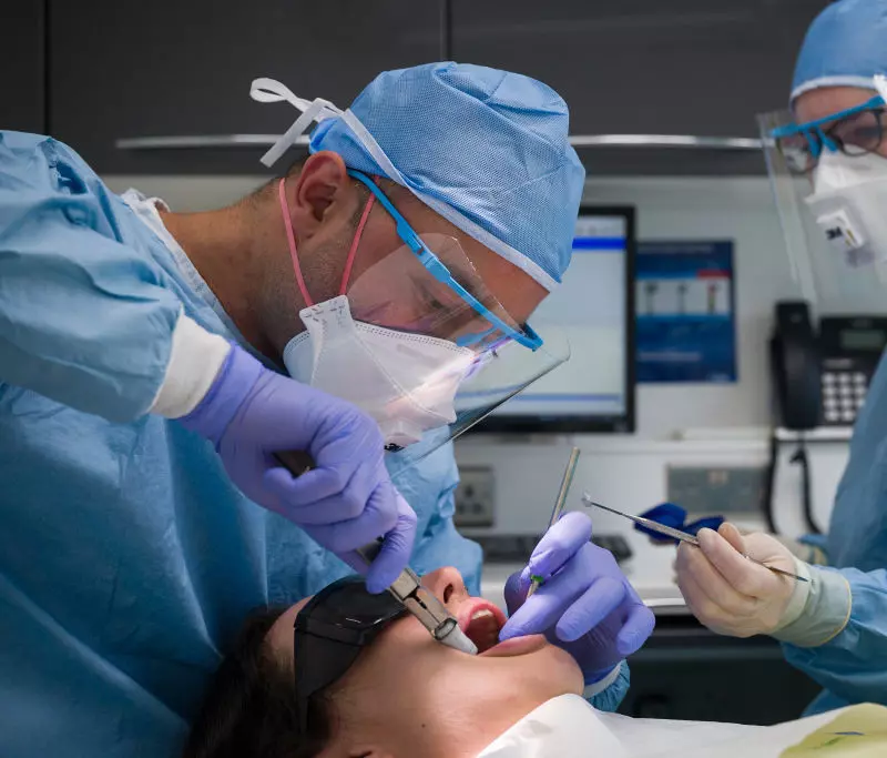 Niedobór dentystów w południowo-zachodniej Anglii. Mieszkańcy zaczynają sami leczyć zęby