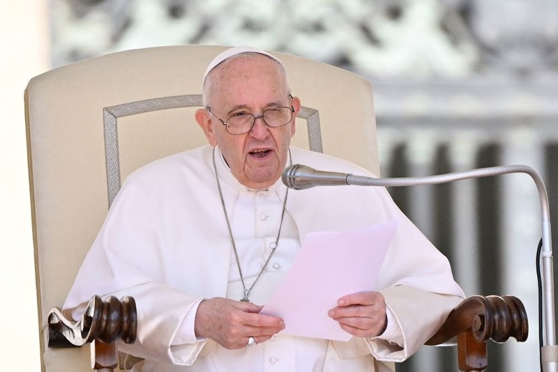Pope met with wives of Ukrainian officers from Azov battalion defending itself in Mariupol